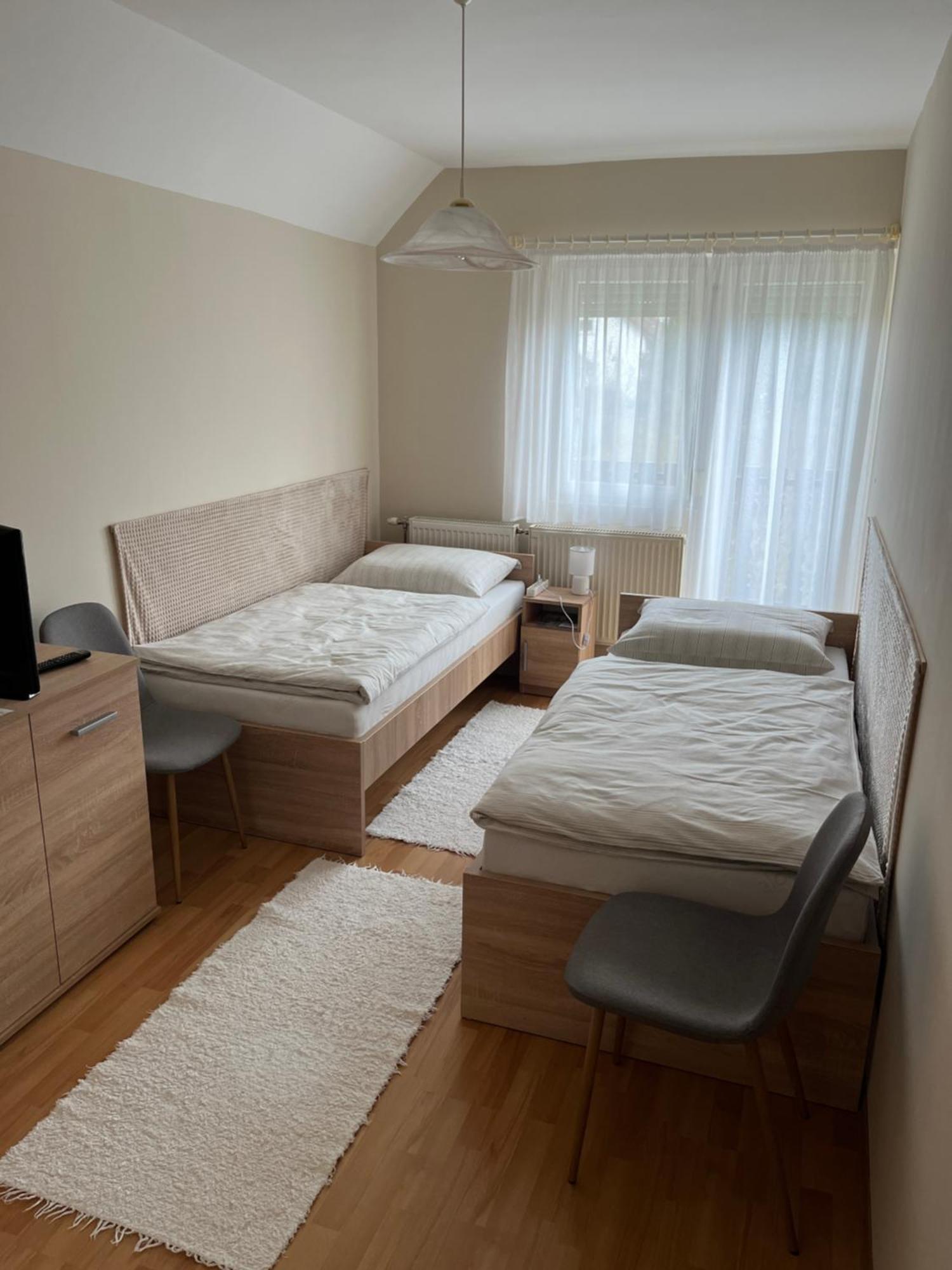 Hotel Zsuzsi Vendégház Zalaegerszeg Esterno foto