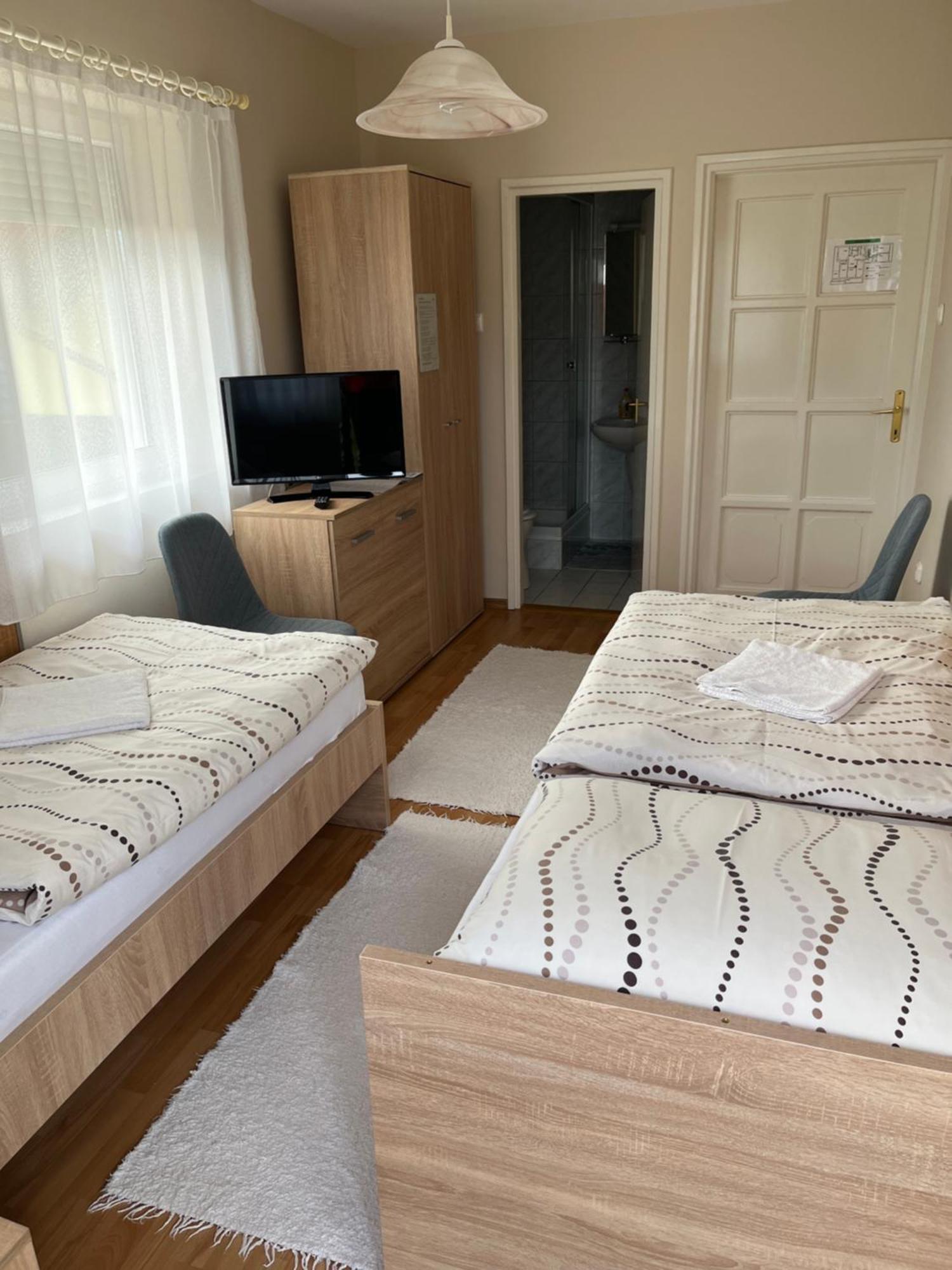 Hotel Zsuzsi Vendégház Zalaegerszeg Esterno foto