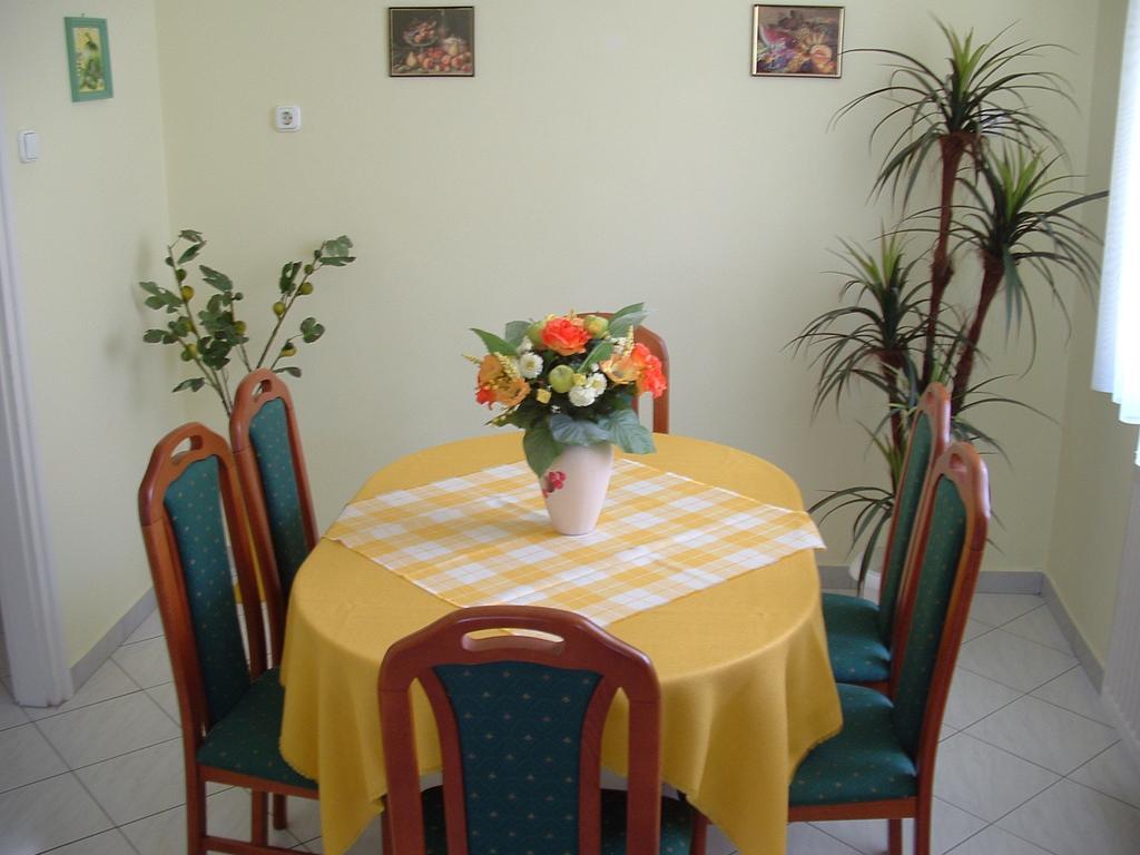 Hotel Zsuzsi Vendégház Zalaegerszeg Esterno foto