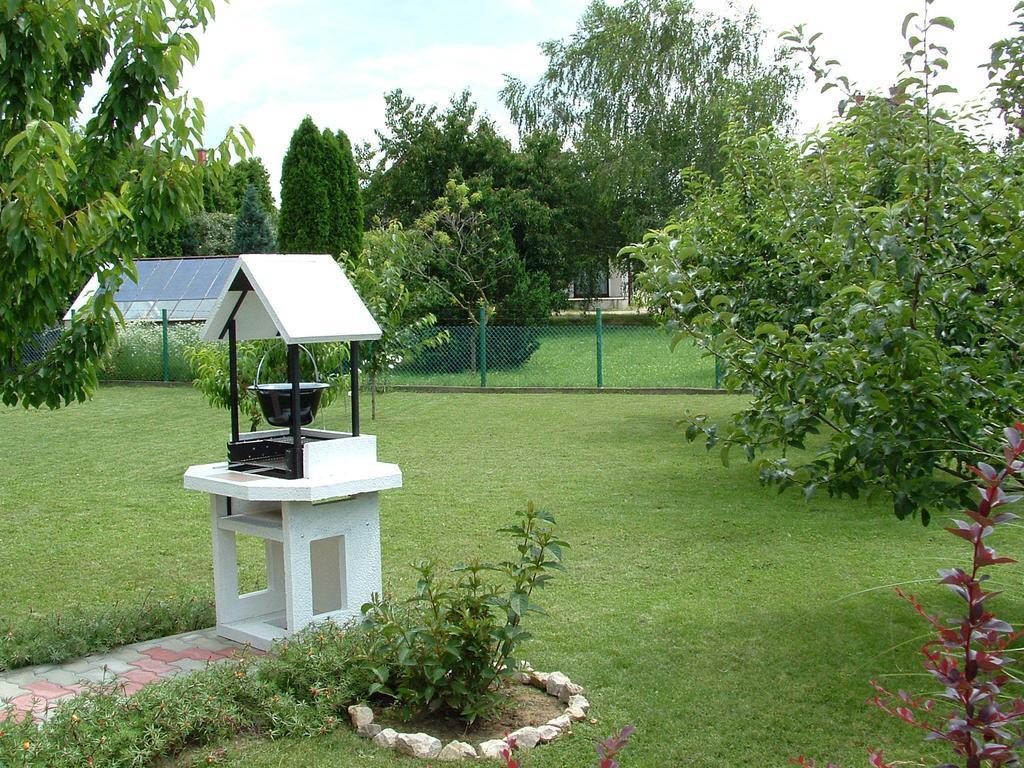 Hotel Zsuzsi Vendégház Zalaegerszeg Esterno foto
