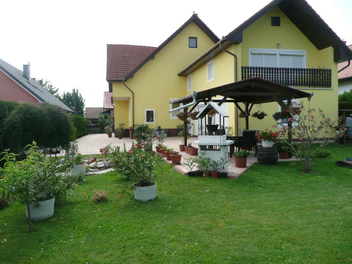 Hotel Zsuzsi Vendégház Zalaegerszeg Esterno foto